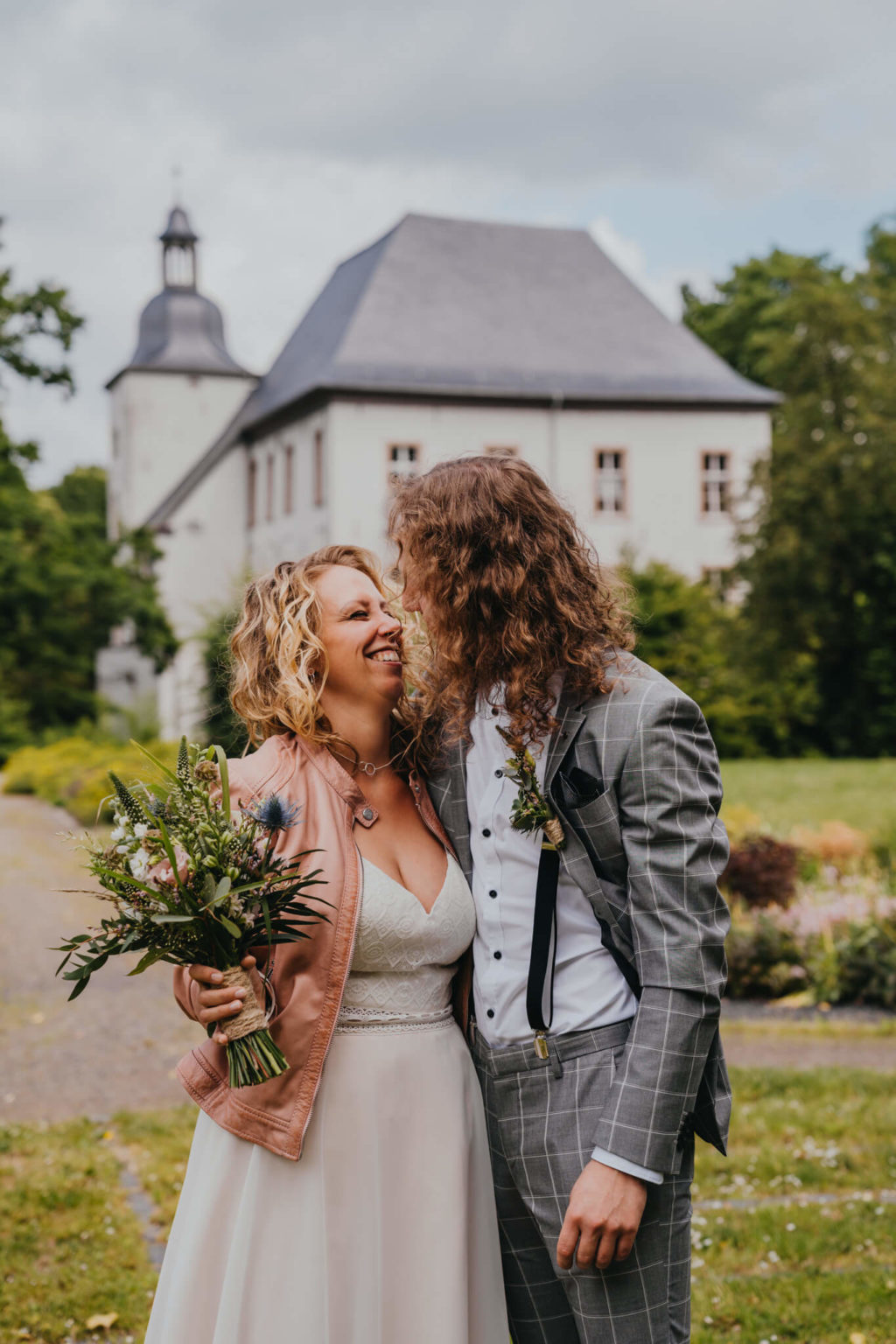 Hochzeitsfotografin_Haus-Voerde-first-look